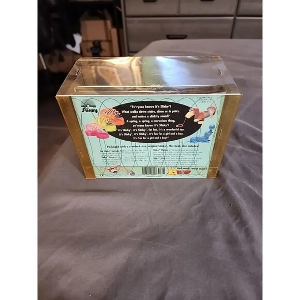 It's Slinky!: The‎ Fun and Wonderful Toy by Lou Harry: Used